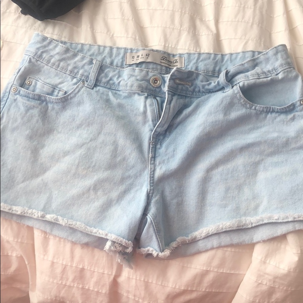Light wash jean shorts!!